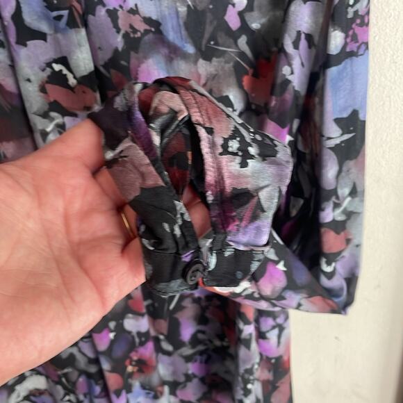 Bella Dahl Full Button Down Hipster Blouse in Evening Floral - Picture 11 of 16